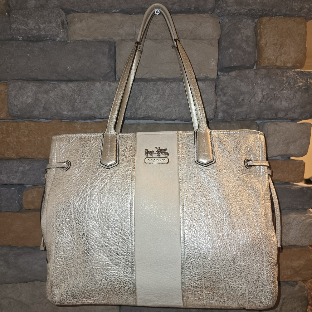 COACH 18962 Metallic Platinum Leather Shoulder Bag Tote Bag Beige Stripe *pls rd